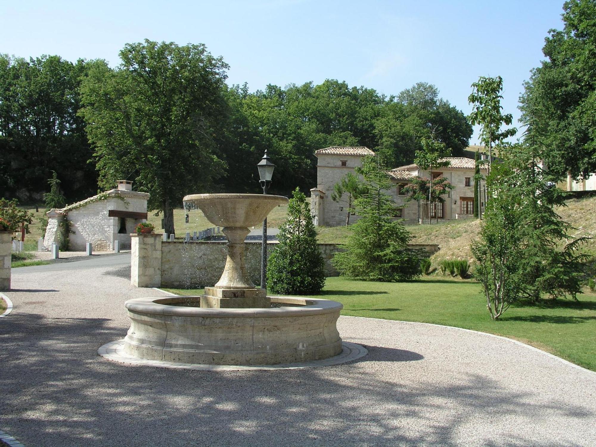 Chateau Lecusse - La Grande Roche - Hotel, Spa, Boutique & Restaurant Broze Exterior photo